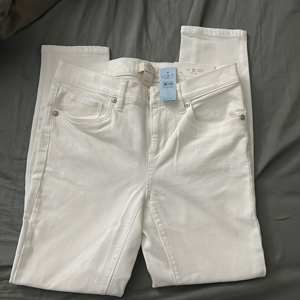 Loft Petite Size 0 skinny ankle white pants